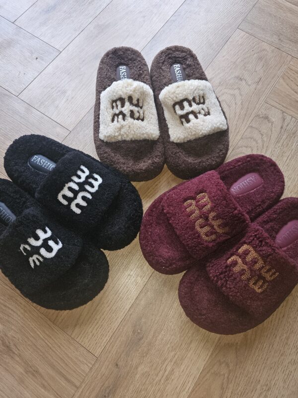 Mu mu slippers