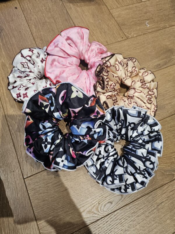 Giant inspired scrunchy