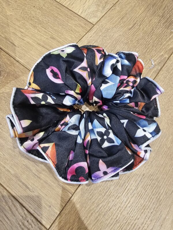 Giant inspired scrunchy - Image 3