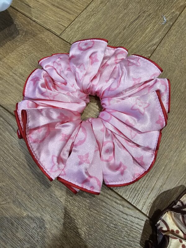 Giant inspired scrunchy - Image 2