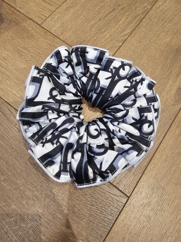 Giant inspired scrunchy - Image 6