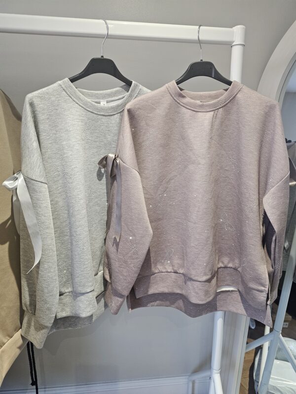 Diamond bow sweatshirt - Image 2