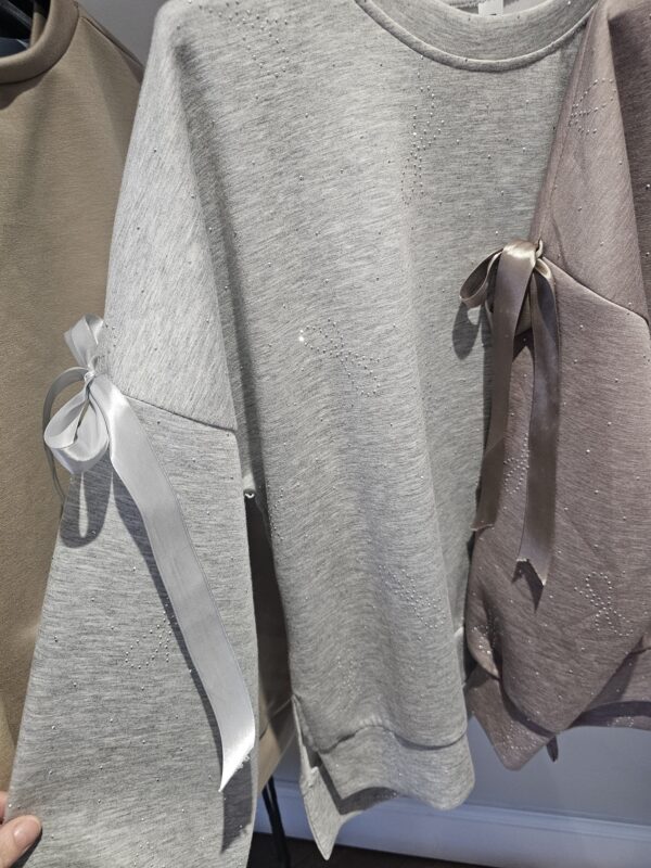 Diamond bow sweatshirt - Image 3