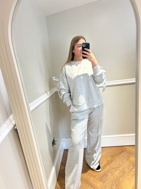 Diamond bow sweatshirt