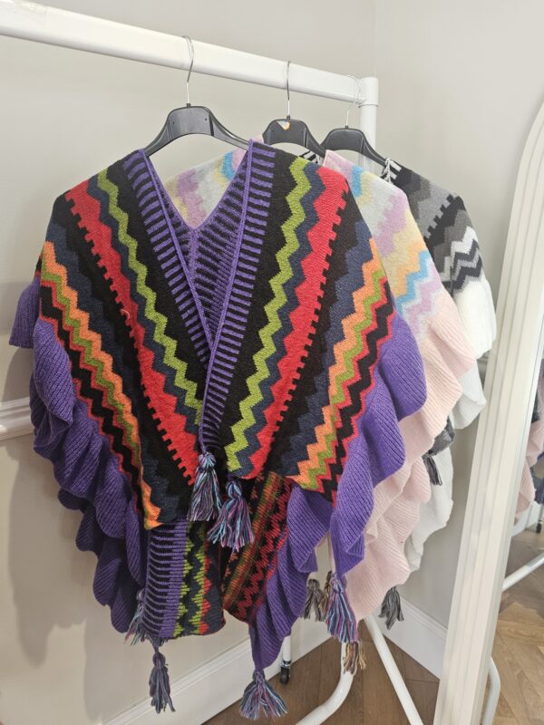 Frill knit shawl