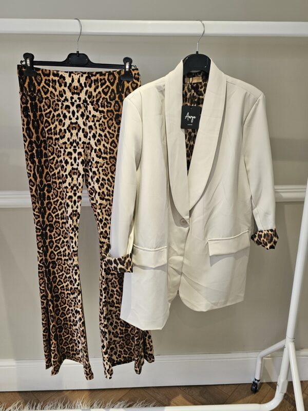 Plus size leopard flares