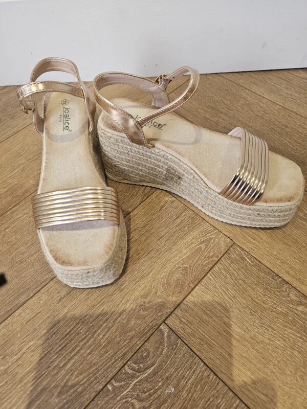 Gold wedge sandals - Image 4
