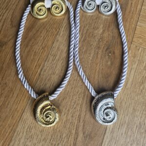 Swirl shell necklace set